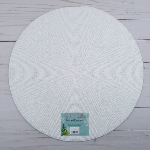 Holiday Braided Placemat Centerpiece Winter Christmas Llama 14.5 inch Round - Picture 2 of 2